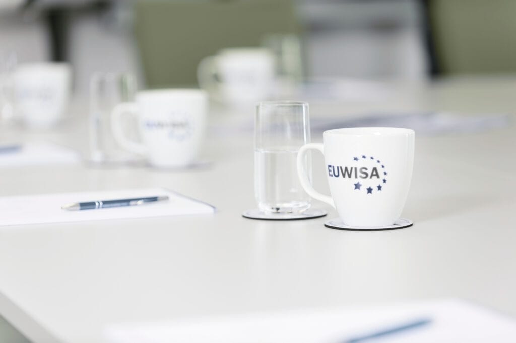 euwisa becher Svg+xml,%3Csvg%20xmlns%3D%27http%3A%2F%2Fwww.w3, EUWISA GMBH