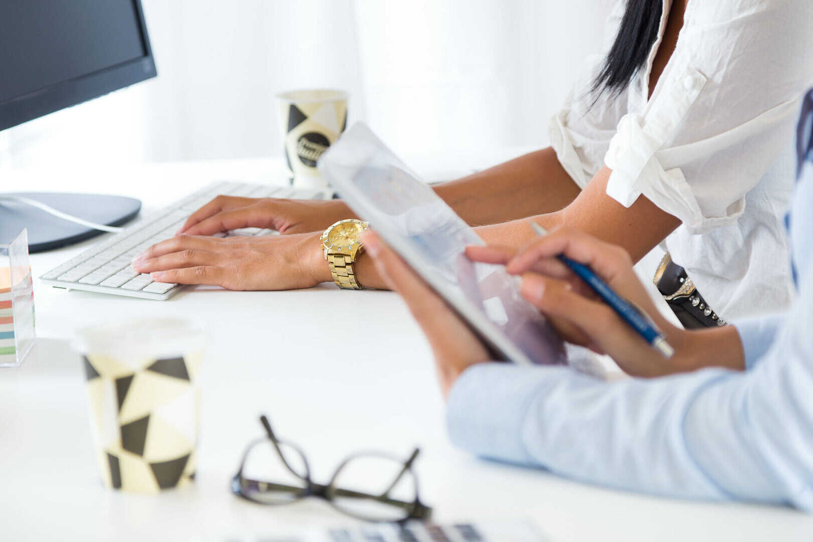 Two Business Woman Working Office With Digital Tablet Scaled, EUWISA GMBH